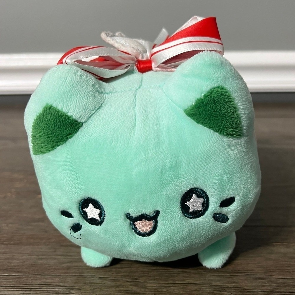 Aurora Tasty Peach Winter Wreath Meowchi Plush Mint Green Cat Holiday Kawaii